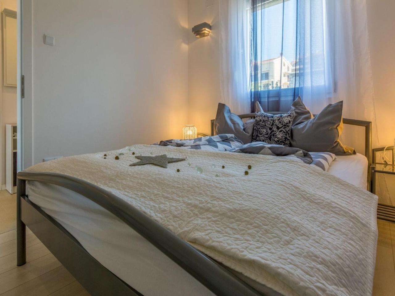 Apartments Lavarin Novi Vinodolski Exterior foto